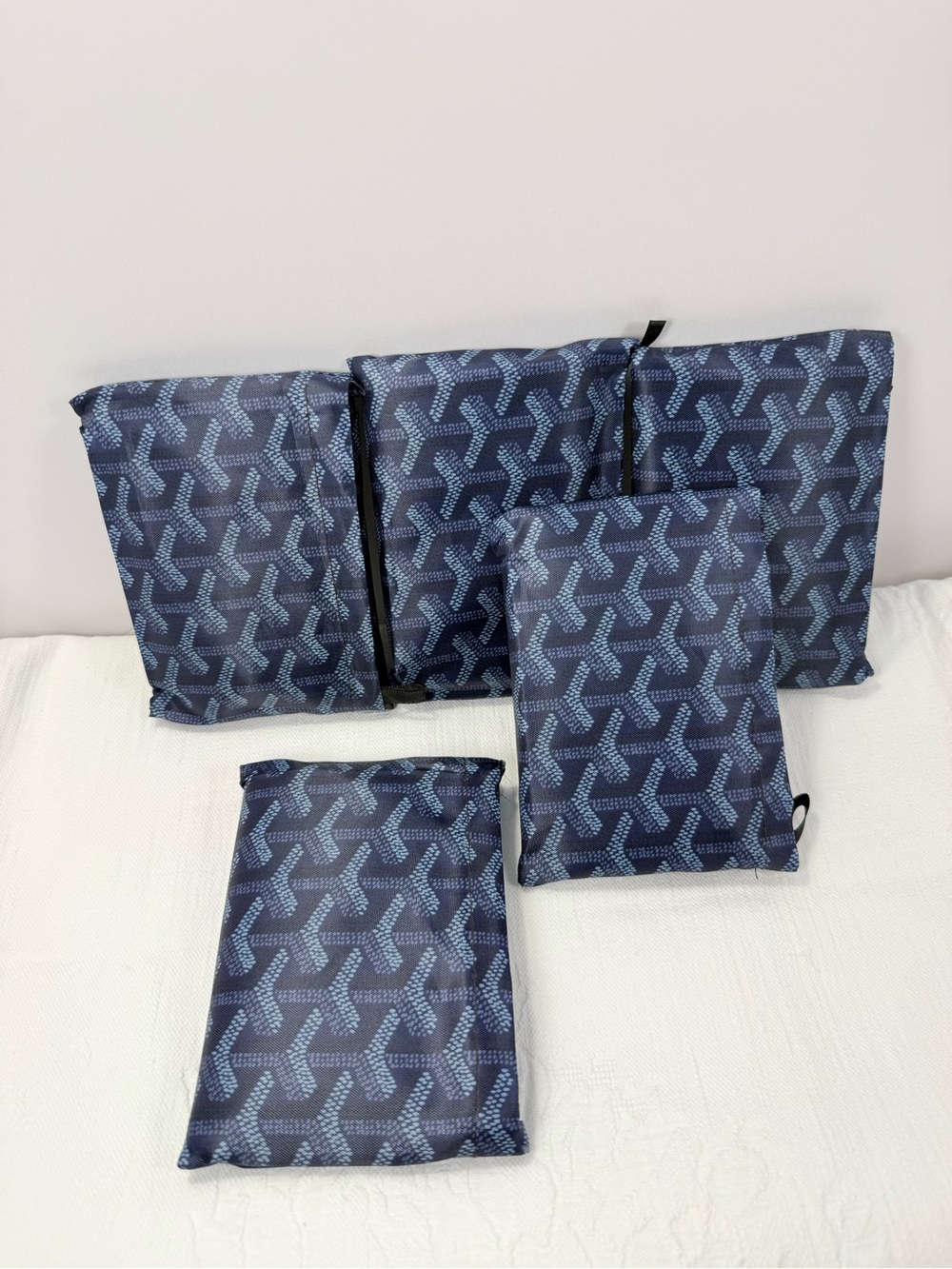 Luxury Navy Patterned Foldable Shopping Tote - Unbranded for 1 Set only - Picture 3 of 6